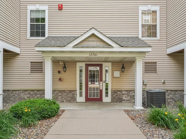 12761 Collegeview Dr APT 201, Eden Prairie, MN 55347