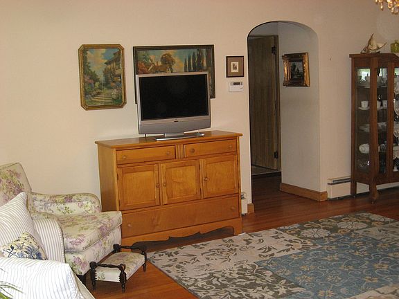 2nd image of 914 Race St