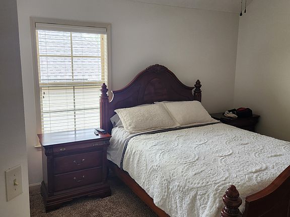 4th image of 108 Saint Andrew Ct