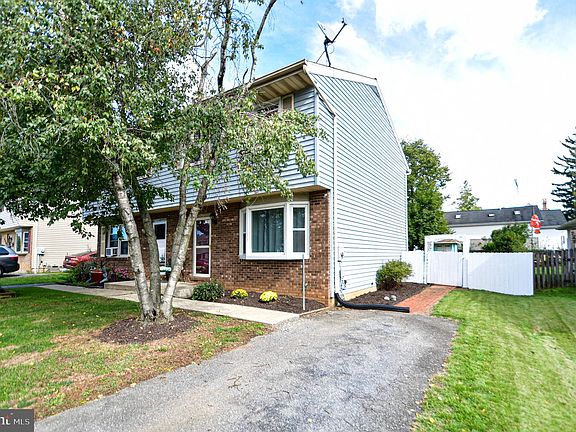 3rd image of 444 S Plum St