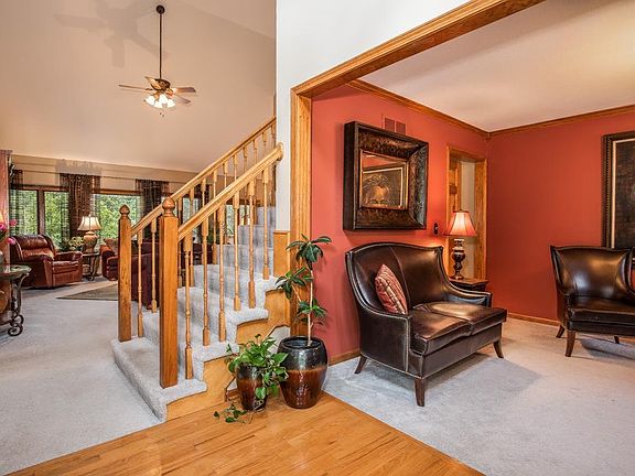 5th image of 2931 S Victoria Ln