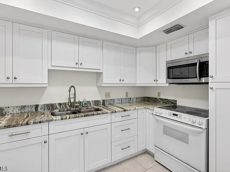 3916 SE 11th Pl #503 — Photo 7
