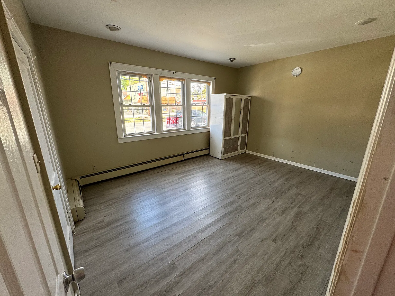 4 bed, 1.5 bath, $2,600 — Photo 3