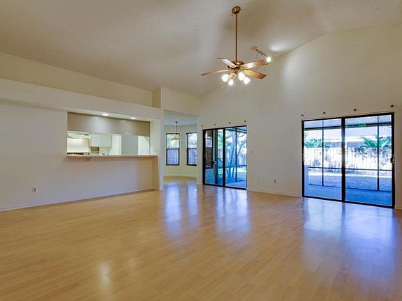 4th image of 537 Moreno Cir NE