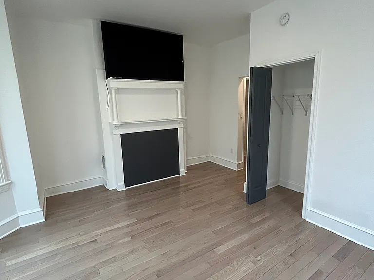 2301 W Cumberland St — Photo 20