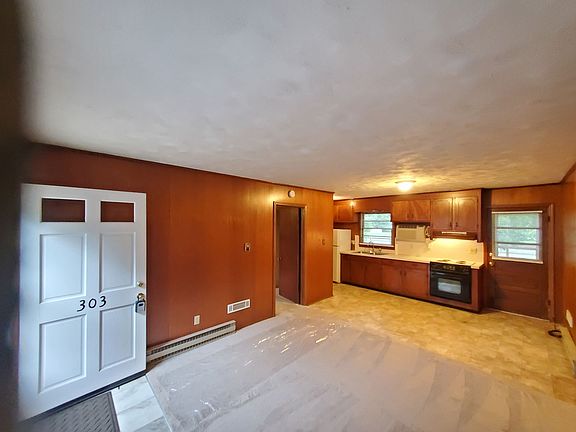 3rd image of 303 McLeod St