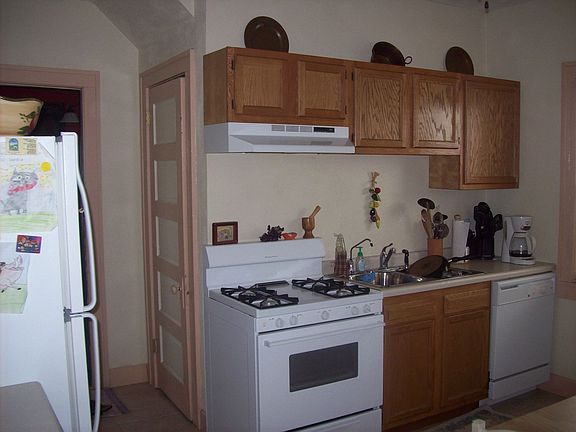 Eat-In Kitchen