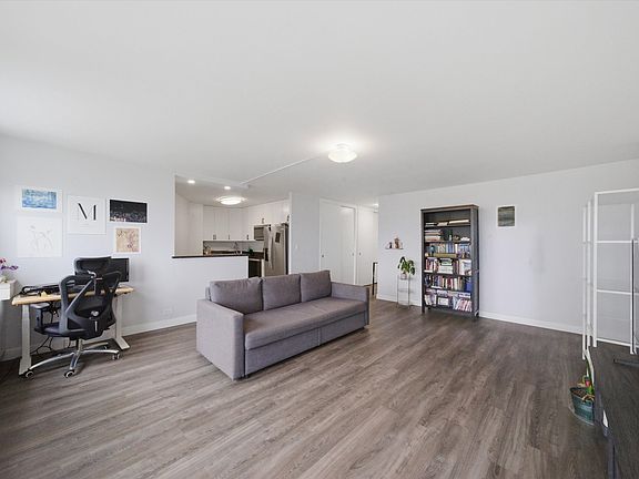 2nd image of 2626 N Lakeview Ave APT 3804