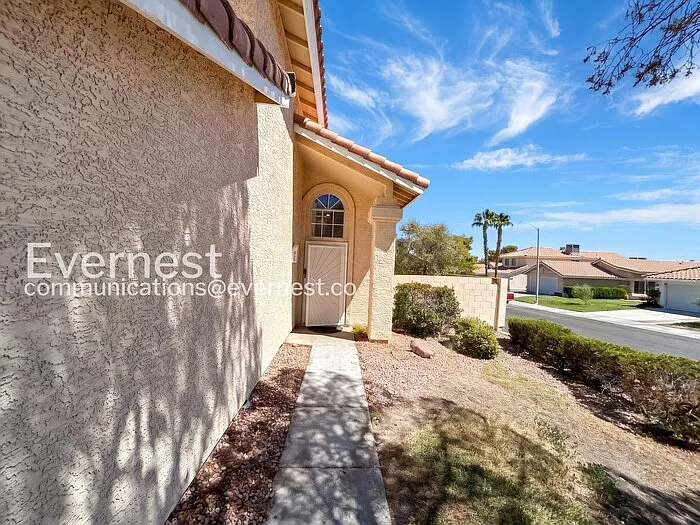3 bed, 2.5 bath, 1510 sqft, $2,190 — Photo 2