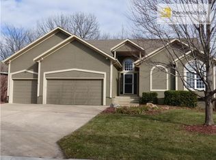 12511 S Hagan Ln, Olathe, KS 66062