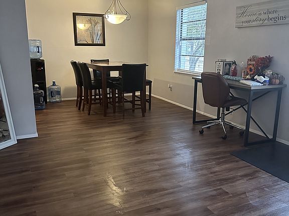 4th image of 937 Middle Cove Dr