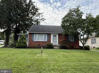 248 E Main St, Leola, PA 17540