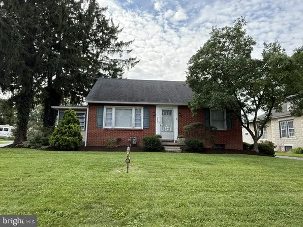 248 E Main St, Leola, PA 17540