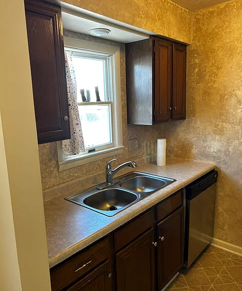 407 Brinker St — Photo 5