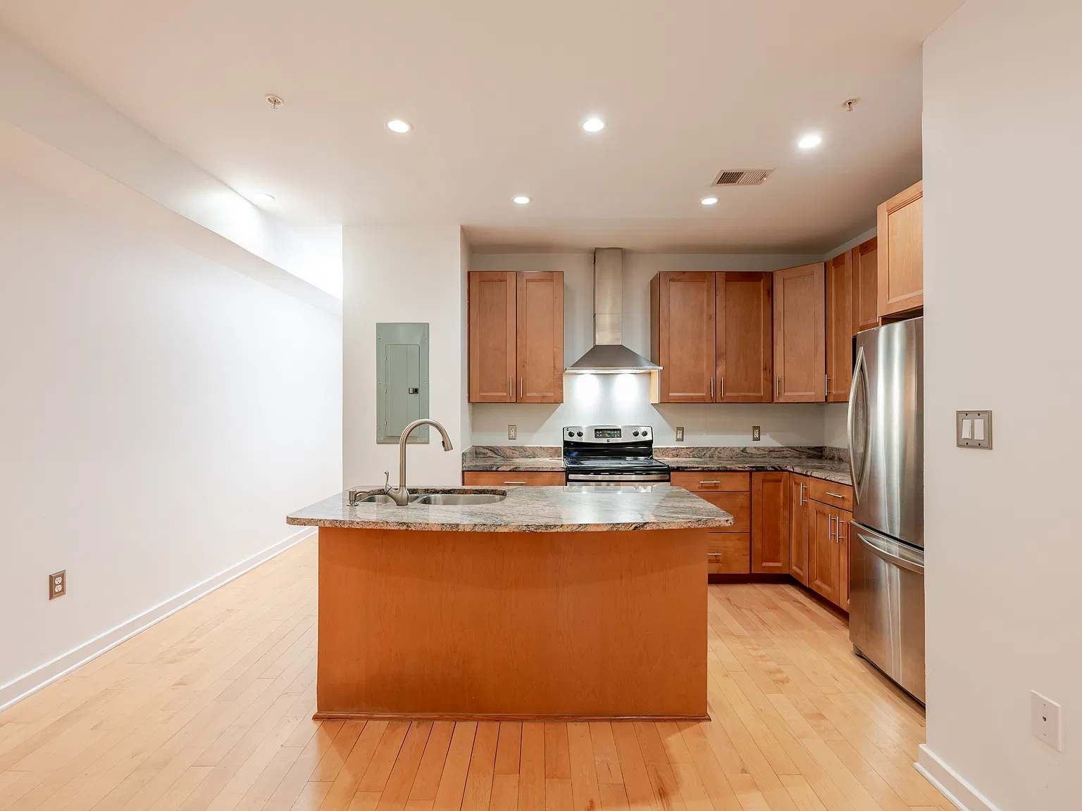 2 bed, 895 sqft, $3,095 — Photo 4