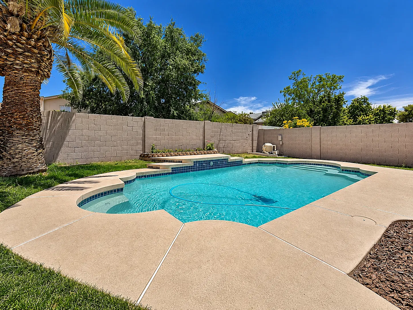 4 bed, 2047 sqft, $2,895 — Photo 2