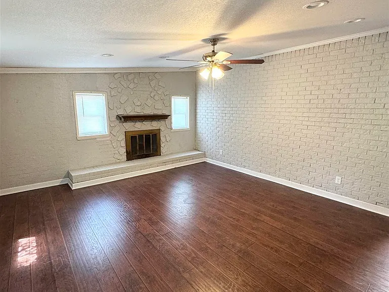 4541 Marseille Dr — Photo 20