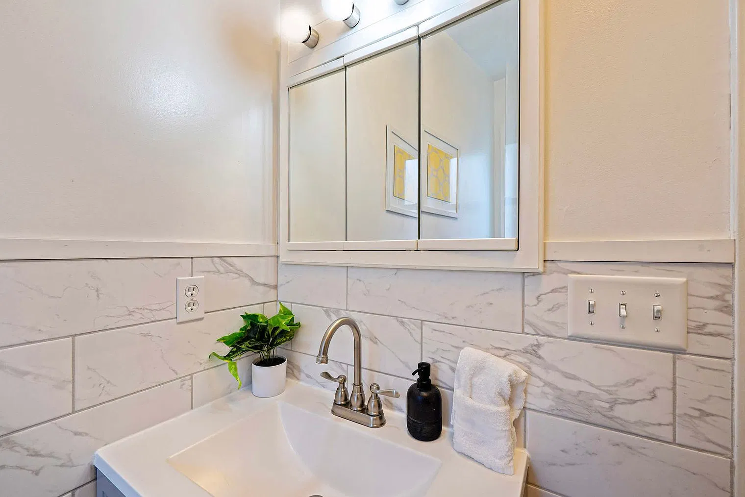 5 bed, 3.0 bath, 3498 sqft, $6,464 — Photo 3