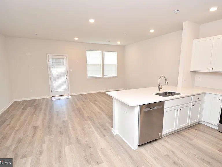 78 Nelsons Way — Photo 2