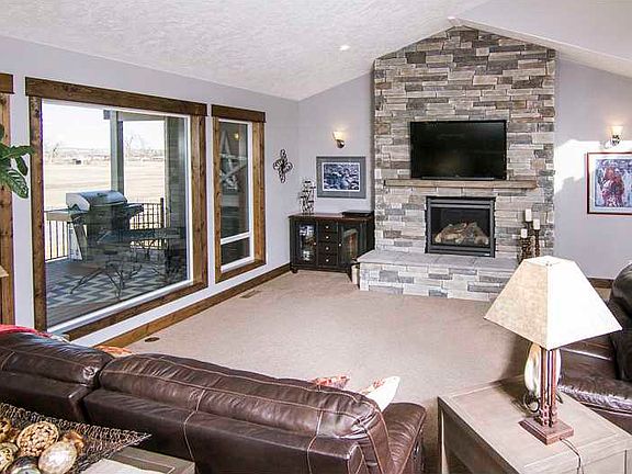 3rd image of 6885 Lakeshore Dr
