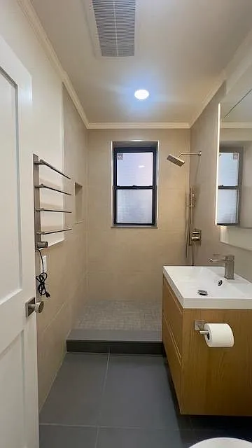 2 bed, 1.0 bath, $2,400 — Photo 4