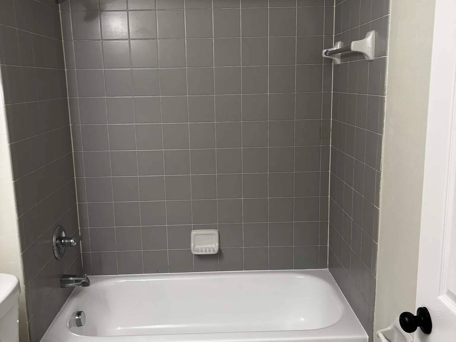 3 bed, 1146 sqft, $1,950 — Photo 3