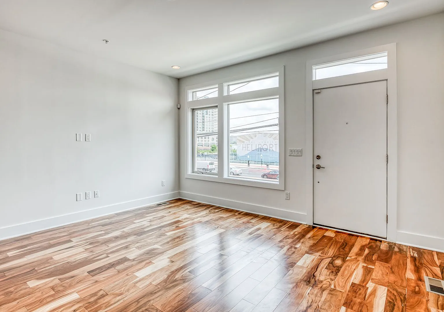 Queen Village Townhome with Parking — Photo 3