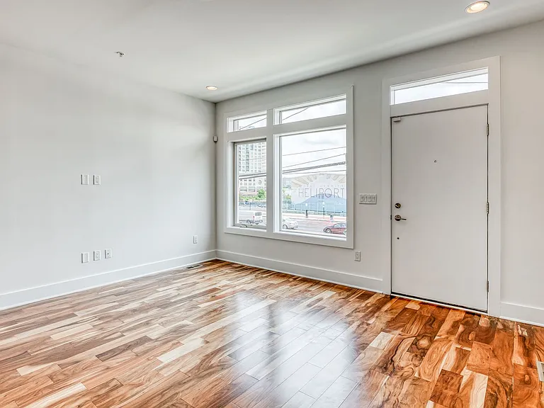 740 S Christopher Columbus Blvd #35 — Photo 3