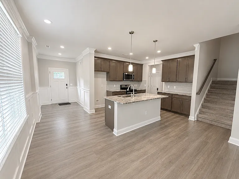 216 Stamm Dr — Photo 2