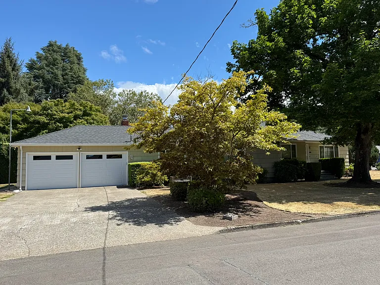 3120 Willamette Dr N — Photo 2