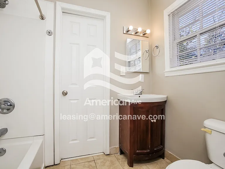 6814_013_bathroom_14290144.jpg
