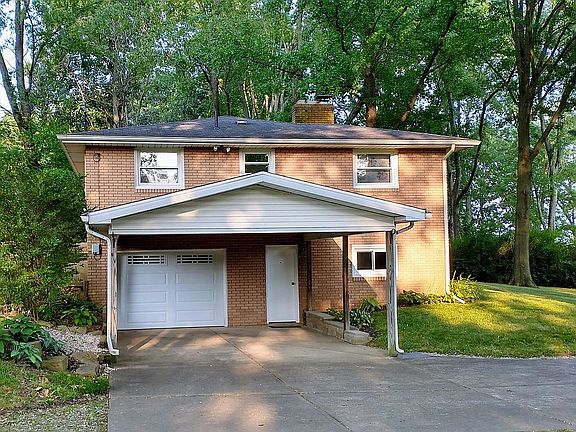 Carport/ Garage/ Entry
