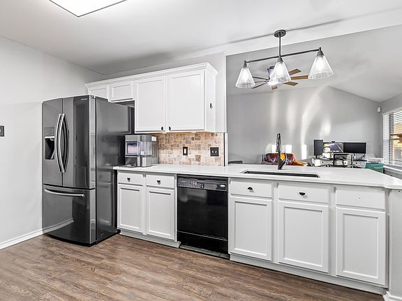2nd image of 2038 Cumberland Dr