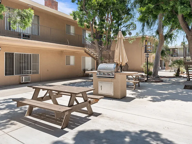 School Circle Apartments - Riverside, CA — Photo 29