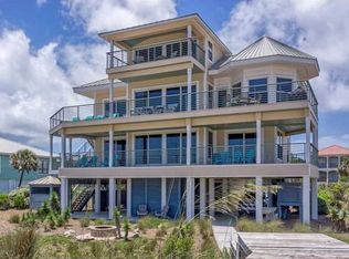 2136 Seahorse Ln, Eastpoint, FL 32328