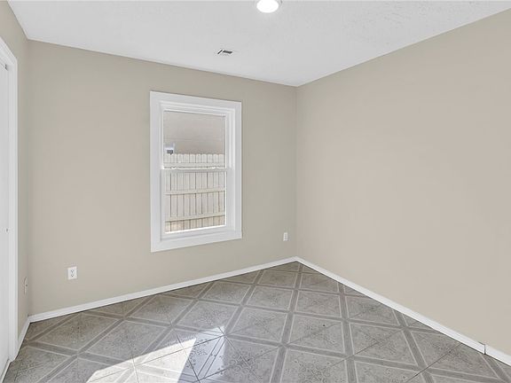 5th image of 308 E Mimosa Pl
