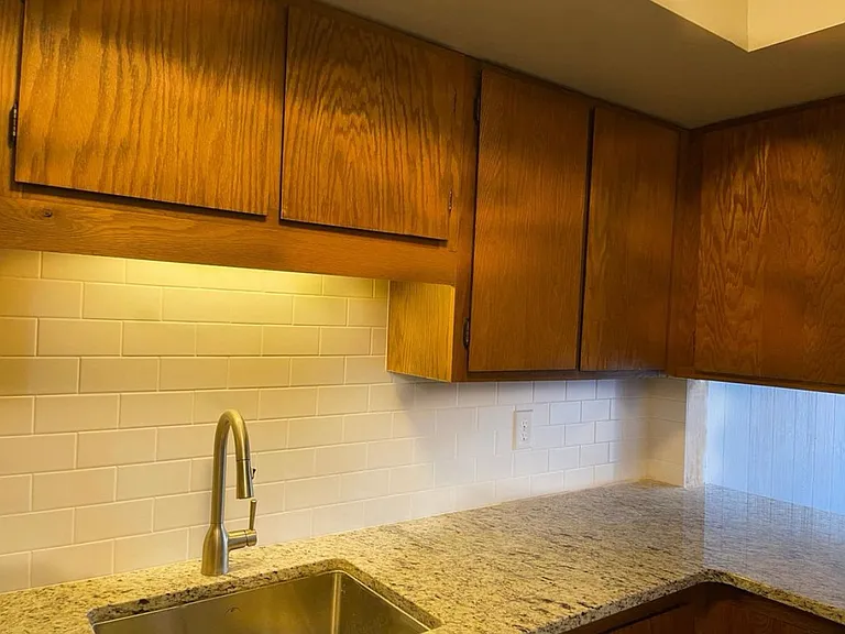 115 Beechnut St #G10 — Photo 10