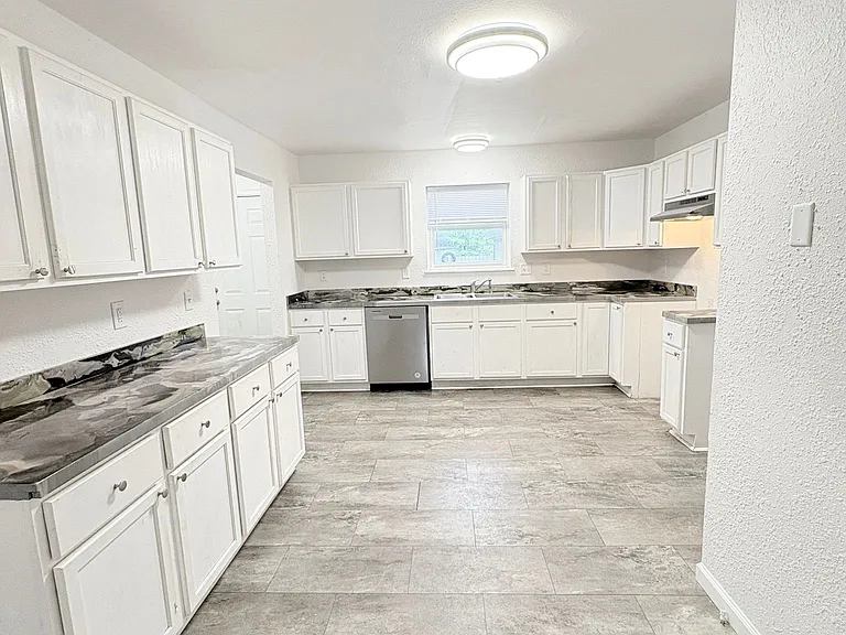 310 Whittemore St — Photo 10