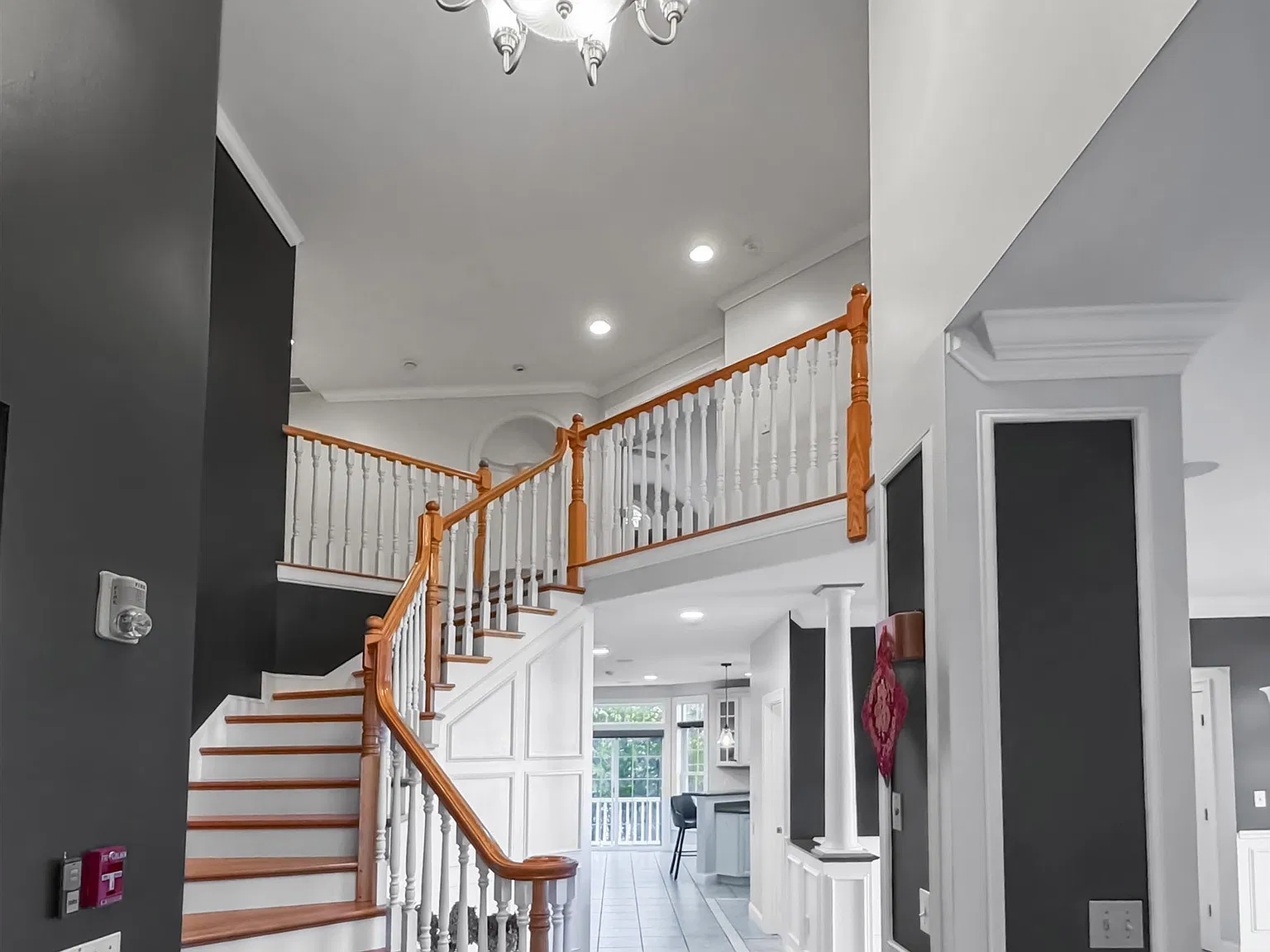 5 bed, 5.0 bath, 4726 sqft, $7,500 — Photo 4