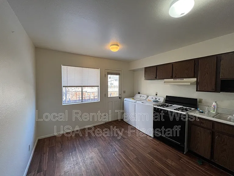 2219 E Dortha Ave #3 — Photo 3