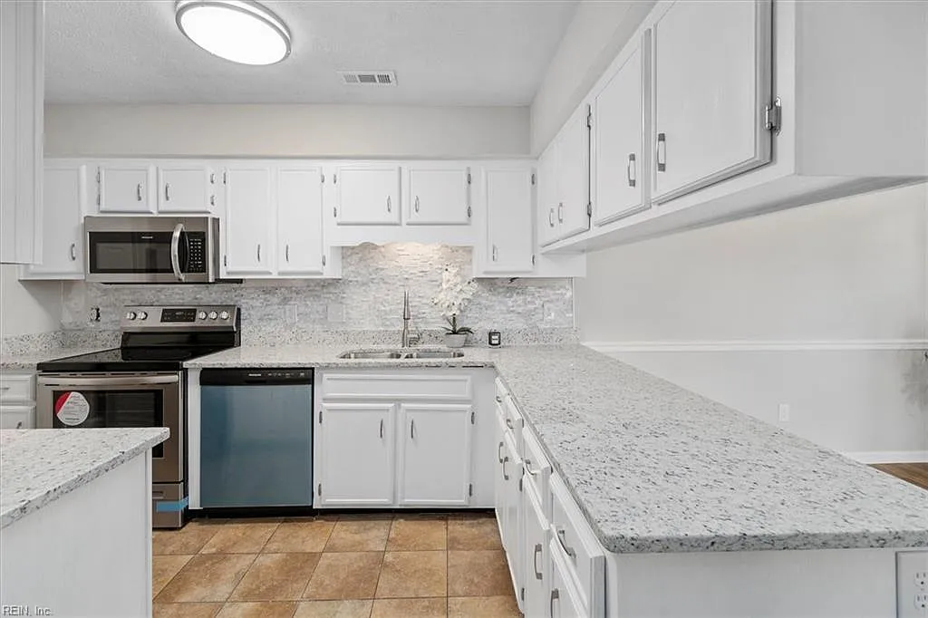 3 bed, 1626 sqft, $2,100 — Photo 2