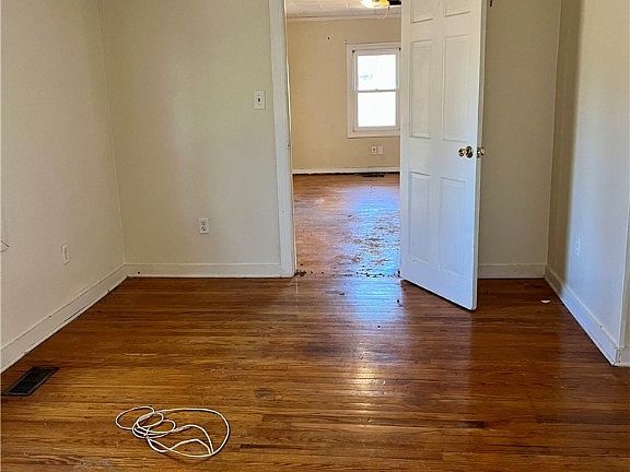 5th image of 8409 Hopkins Rd