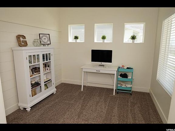 5th image of 4949 E Oakwood Dr
