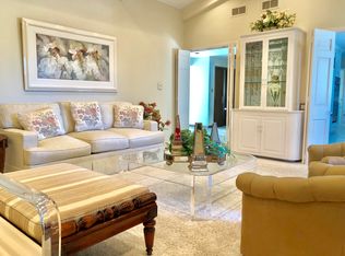 22 Royal Vale Dr, Oak Brook, IL