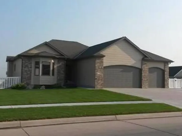 603 W 46th St, Kearney, NE 68845