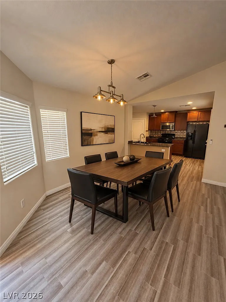 3 bed, 2.0 bath, 1404 sqft, $2,350 — Photo 3