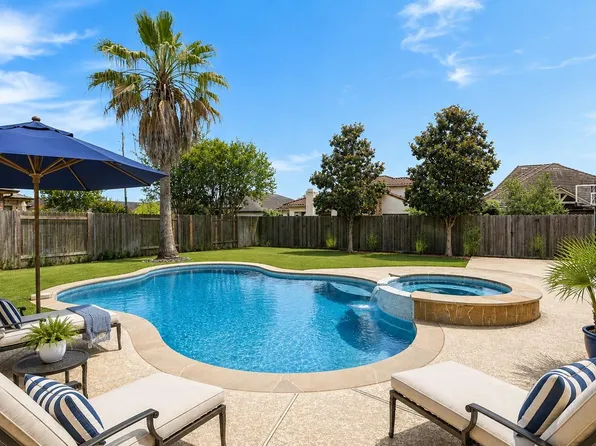 935 Poydras St, Sugar Land, TX 77498
