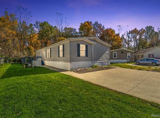 165 Apollo Cir, Flushing, MI 48433