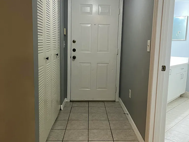1000 Crestwood Ct S #1009 — Photo 7