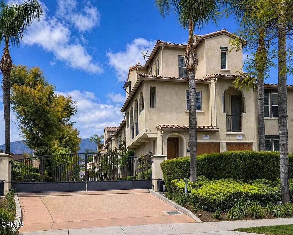 2 bed, 2.5 bath, 1368 sqft, $3,600 — Photo 2